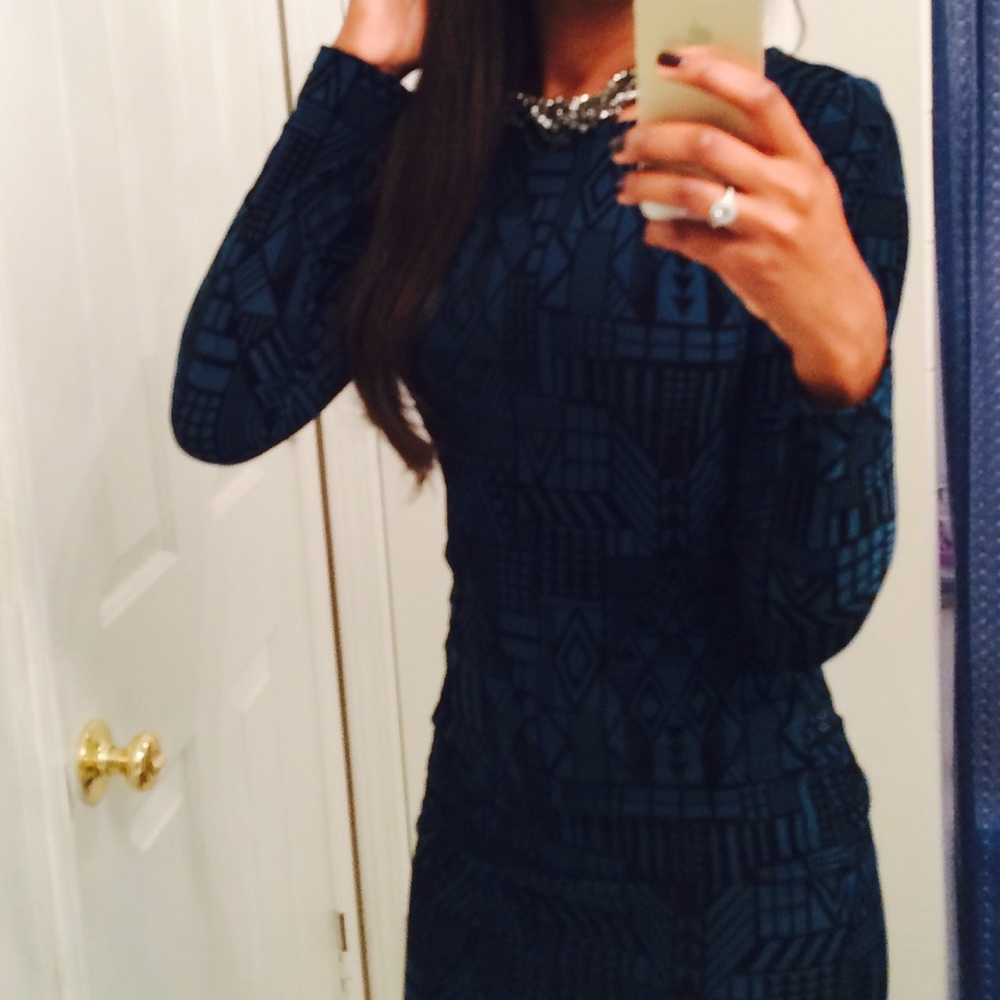 Long sleeve emerald dress w/ black velvet pattern